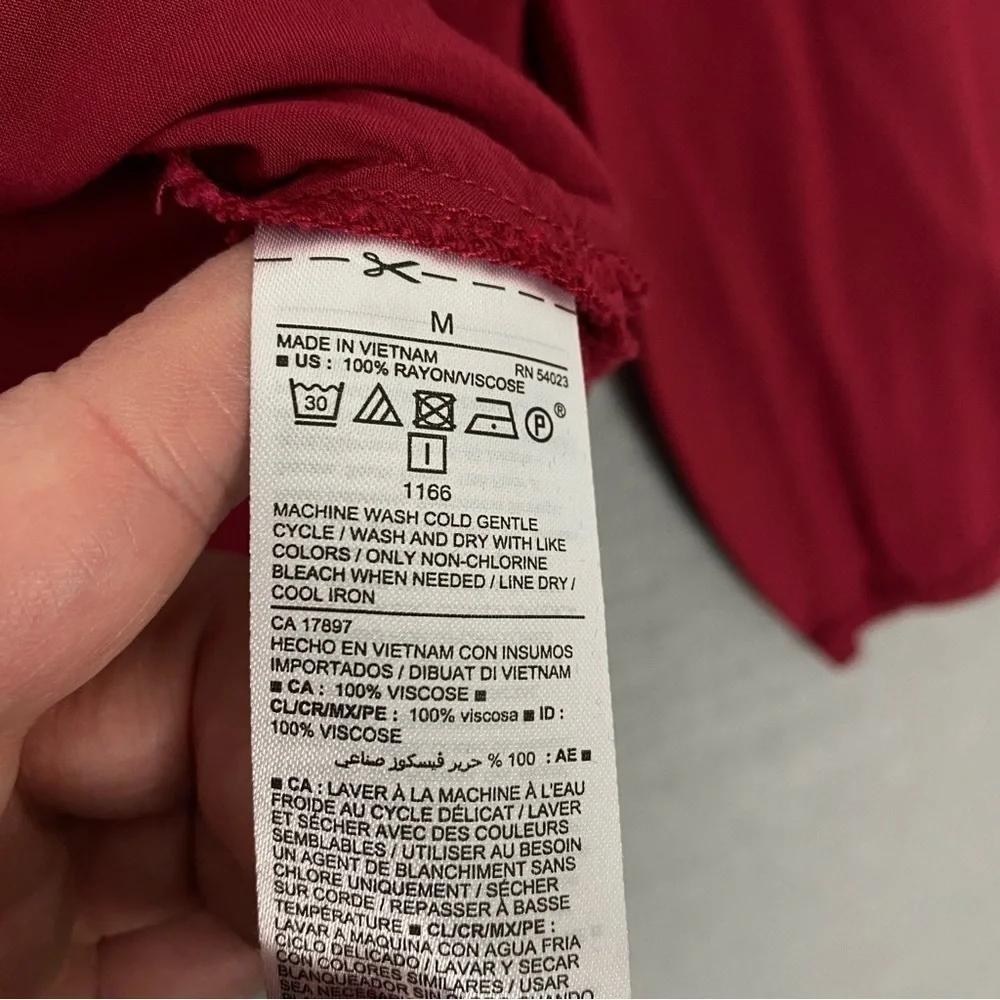 Old Navy Button Up Top Womens Sz Med Red 100% Rayon Flowy - Picture 4 of 9